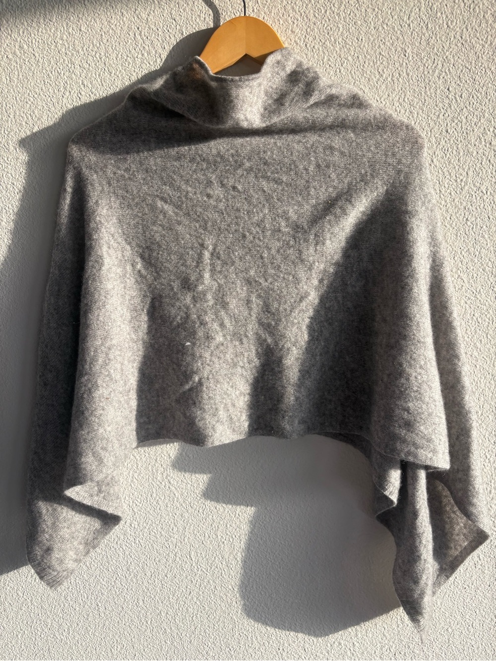 La Fiorentina Cashmere & wool heather Gray Cape - Picture 4 of 5
